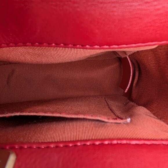 Chanel Red Chevron “Metiers d’Art Paris-Cosmopolite" Small Bag - Picture 12 of 16